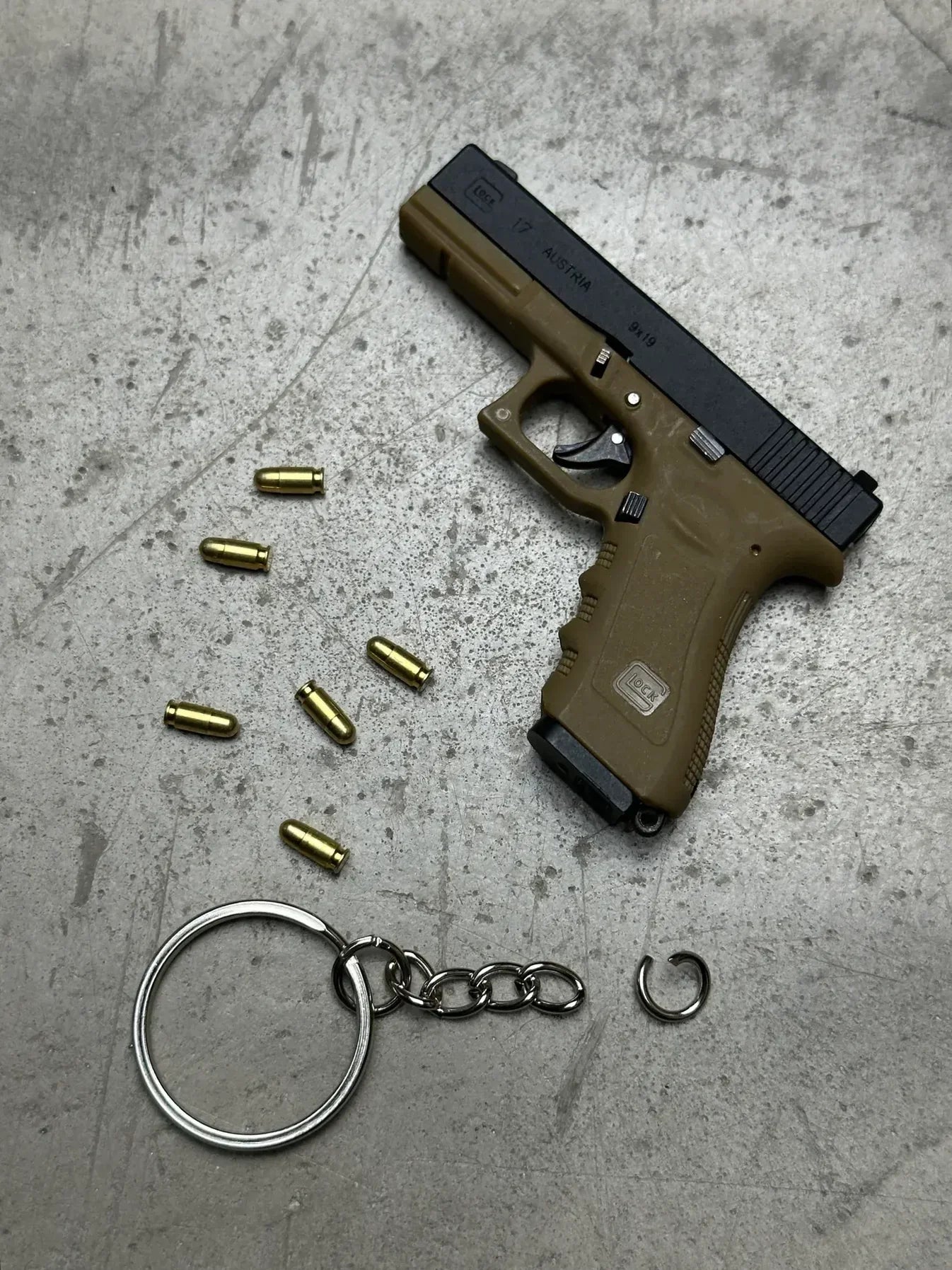 Glock 17 Ejection Detachable Keychain - TRIUMPH BASTION