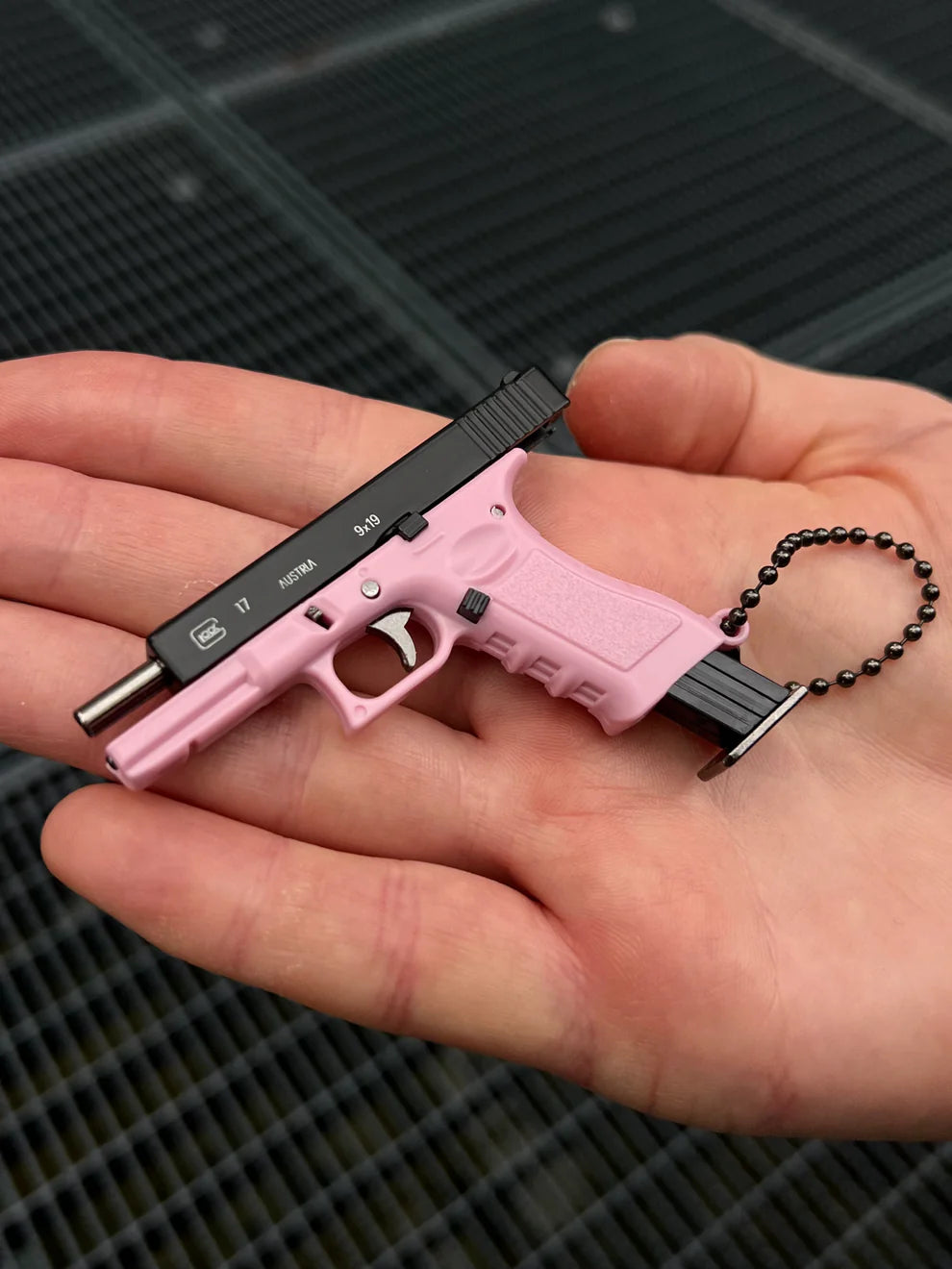 Glock 17 Detachable Keychain - TRIUMPH BASTION