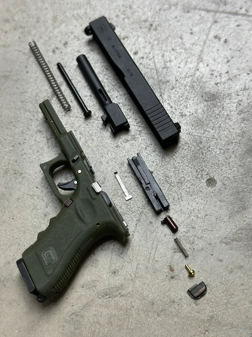 Glock G17 Ejection Detachable Keychain - Spectrum Edition