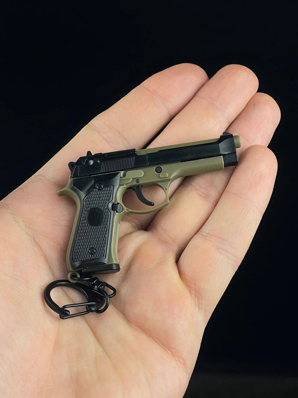 Beretta M92 Keychain - TRIUMPH BASTION