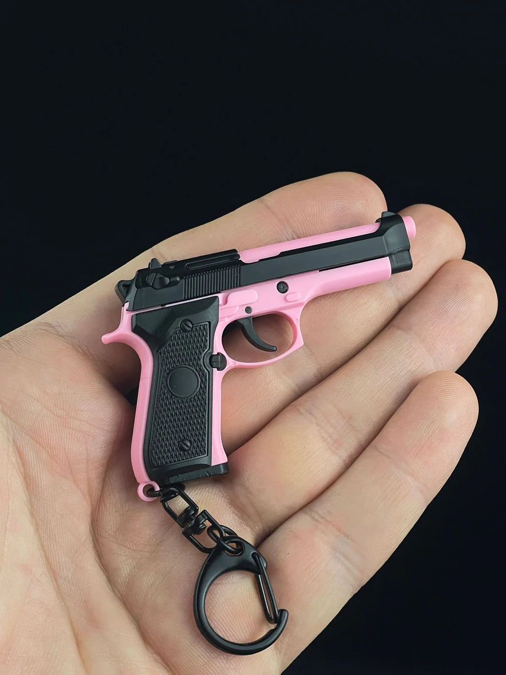 Beretta M92 Keychain - TRIUMPH BASTION