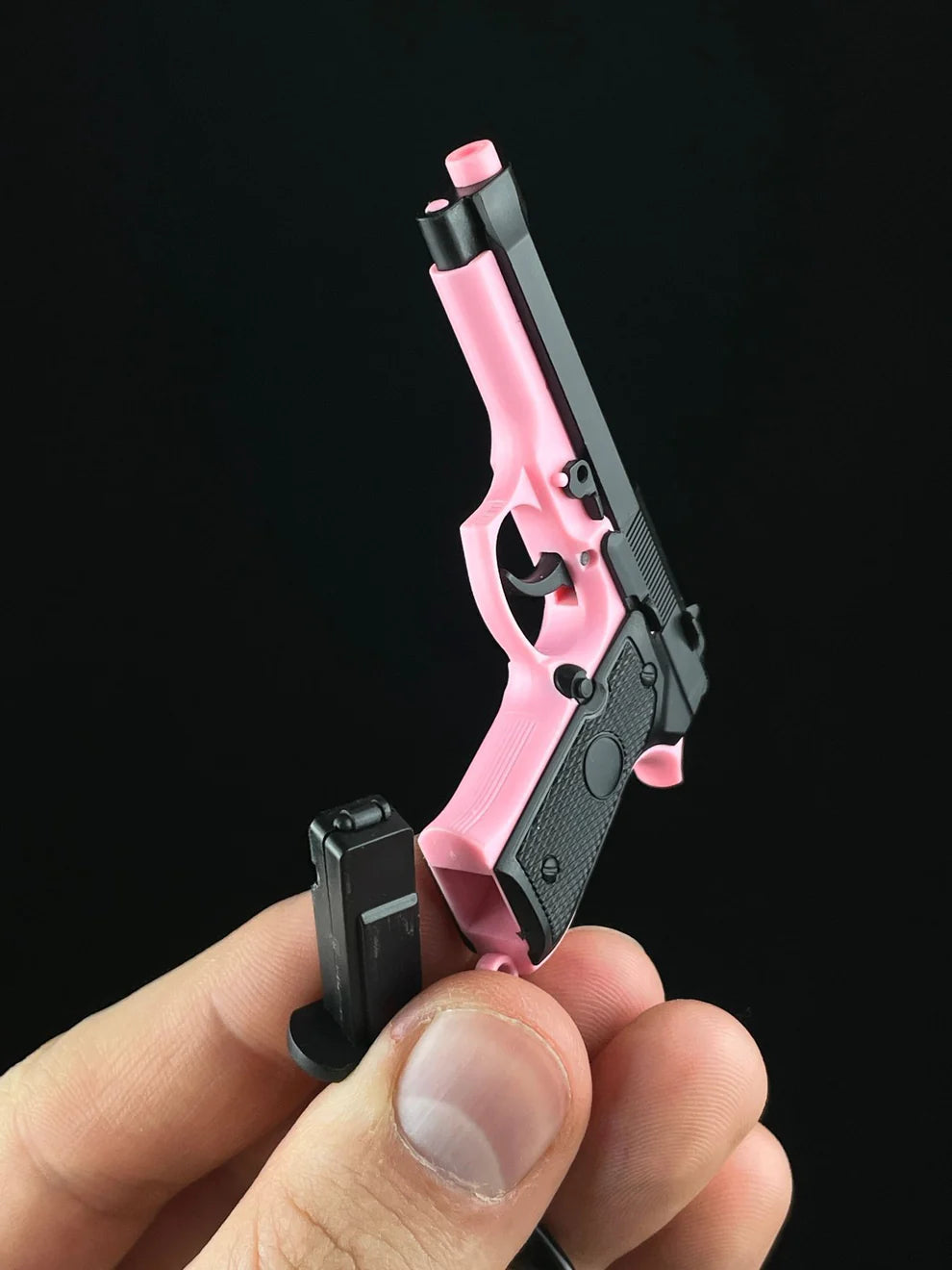Beretta M92 Keychain - TRIUMPH BASTION