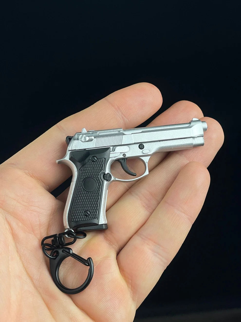 Beretta M92 Keychain - TRIUMPH BASTION