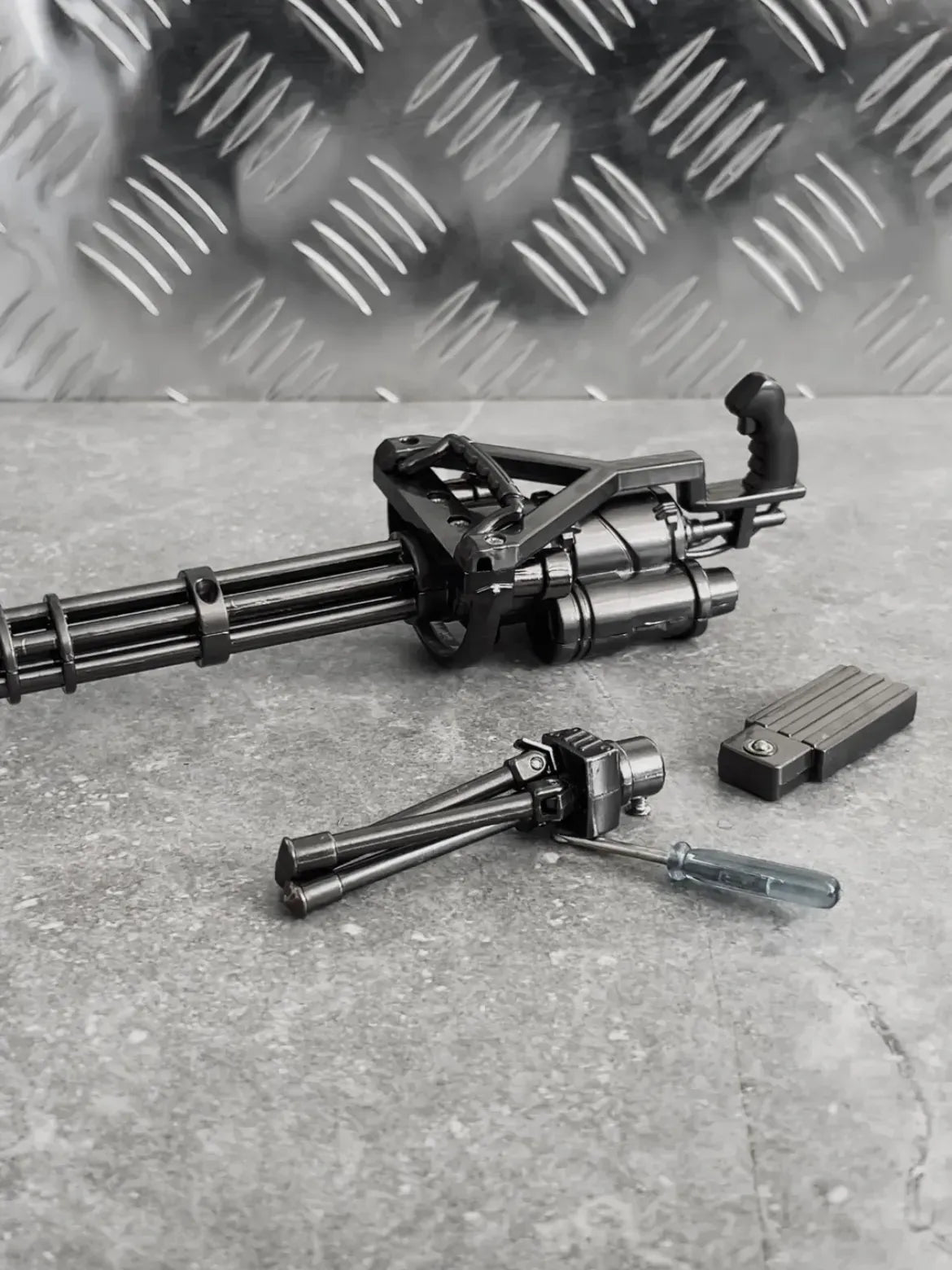 KeyArsenal™ M134-A2 Minigun Desktop Model - TRIUMPH BASTION