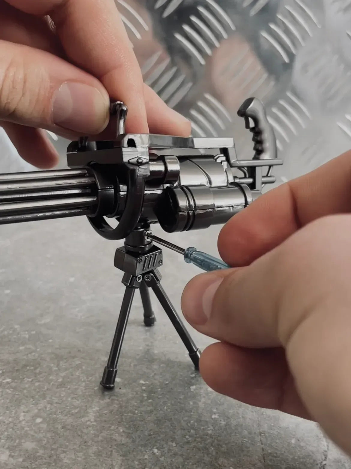 KeyArsenal™ M134-A2 Minigun Desktop Model - TRIUMPH BASTION